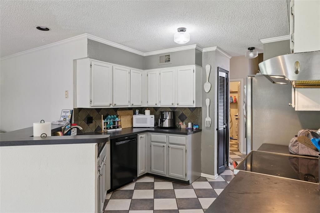 En Venta: $429,900 (4 camas, 2 baños, 2264 Pies cuadrados)