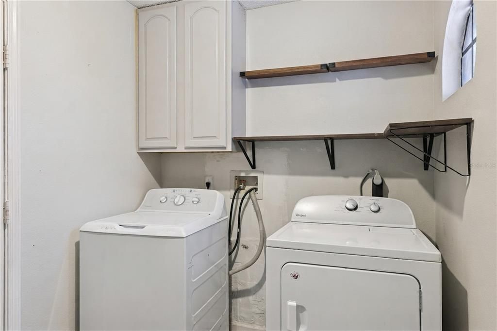 En Venta: $429,900 (4 camas, 2 baños, 2264 Pies cuadrados)