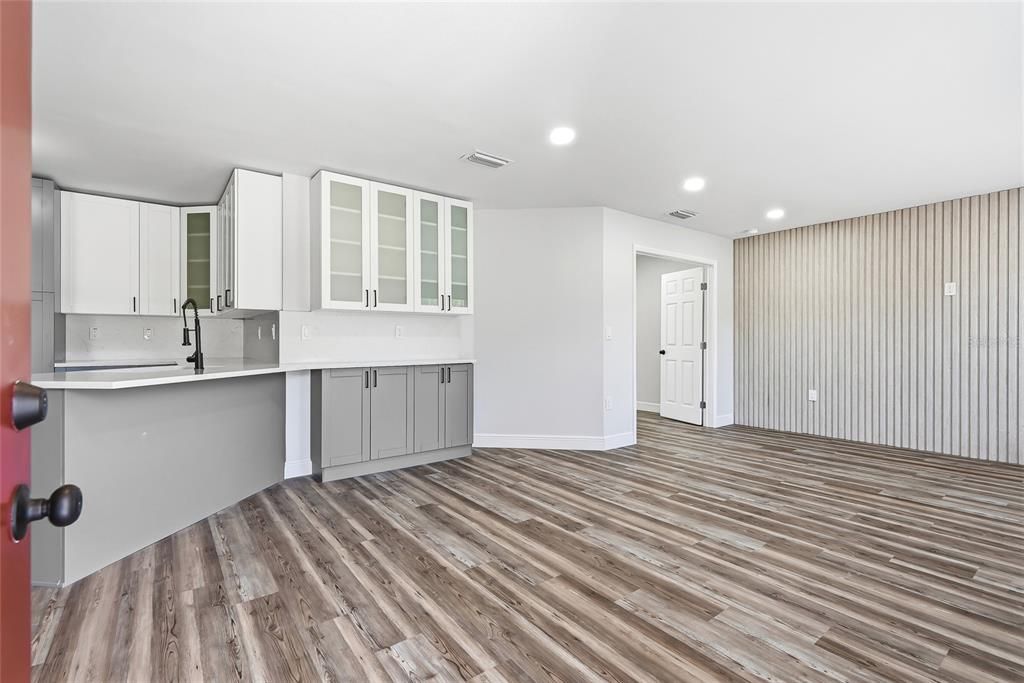 На продажу: $279,900 (3 спален, 2 ванн, 1341 Квадратных фут)