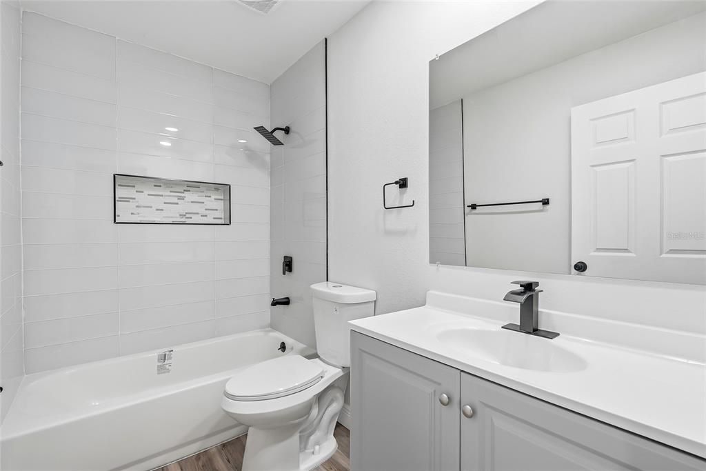 На продажу: $279,900 (3 спален, 2 ванн, 1341 Квадратных фут)