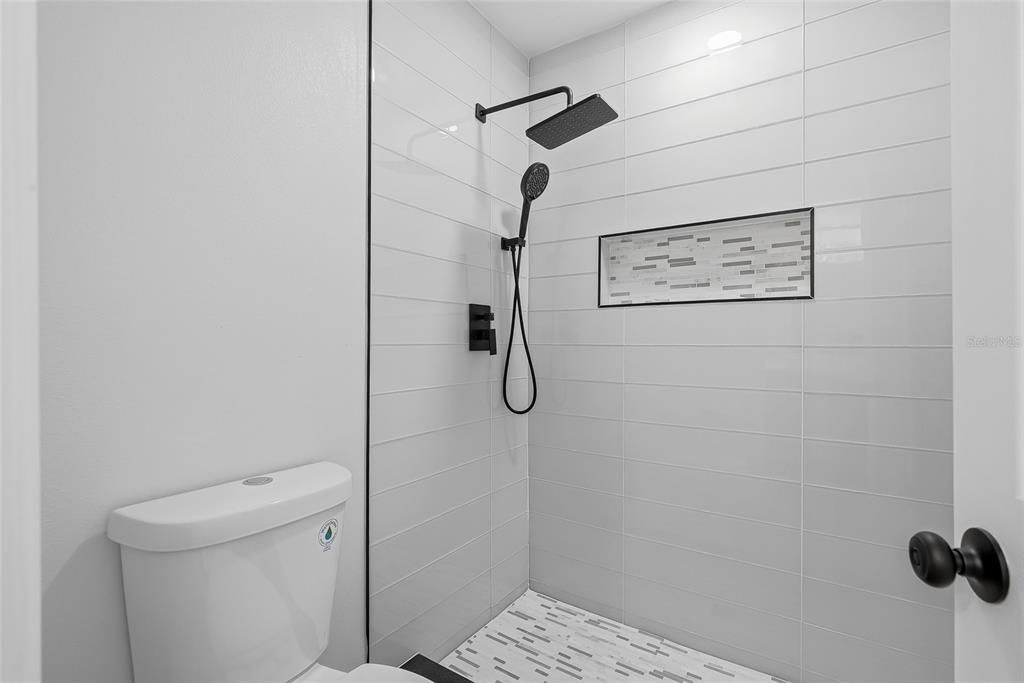 На продажу: $279,900 (3 спален, 2 ванн, 1341 Квадратных фут)