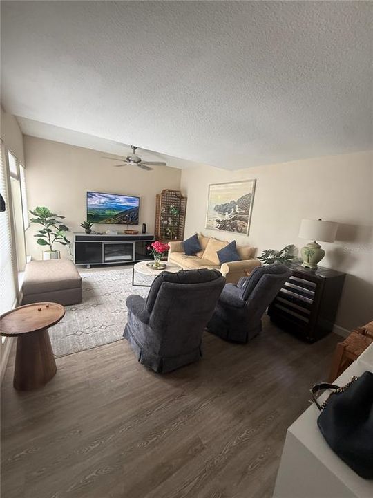 En Venta: $585,000 (2 camas, 1 baños, 1040 Pies cuadrados)