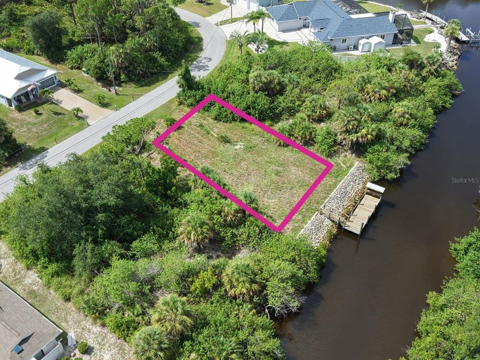 На продажу: $129,900 (0.23 acres)