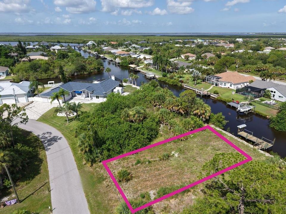 На продажу: $129,900 (0.23 acres)