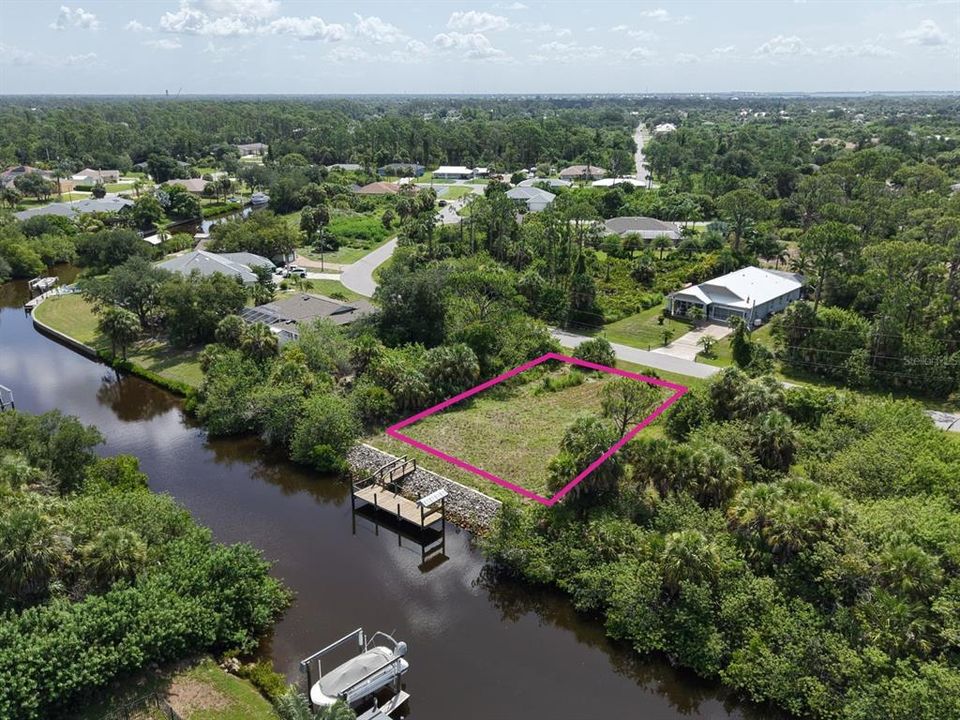 На продажу: $129,900 (0.23 acres)