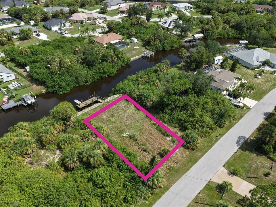 На продажу: $129,900 (0.23 acres)