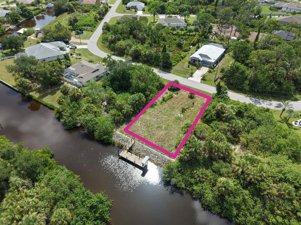 На продажу: $129,900 (0.23 acres)