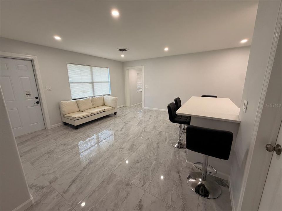 En Venta: $365,000 (3 camas, 2 baños, 984 Pies cuadrados)