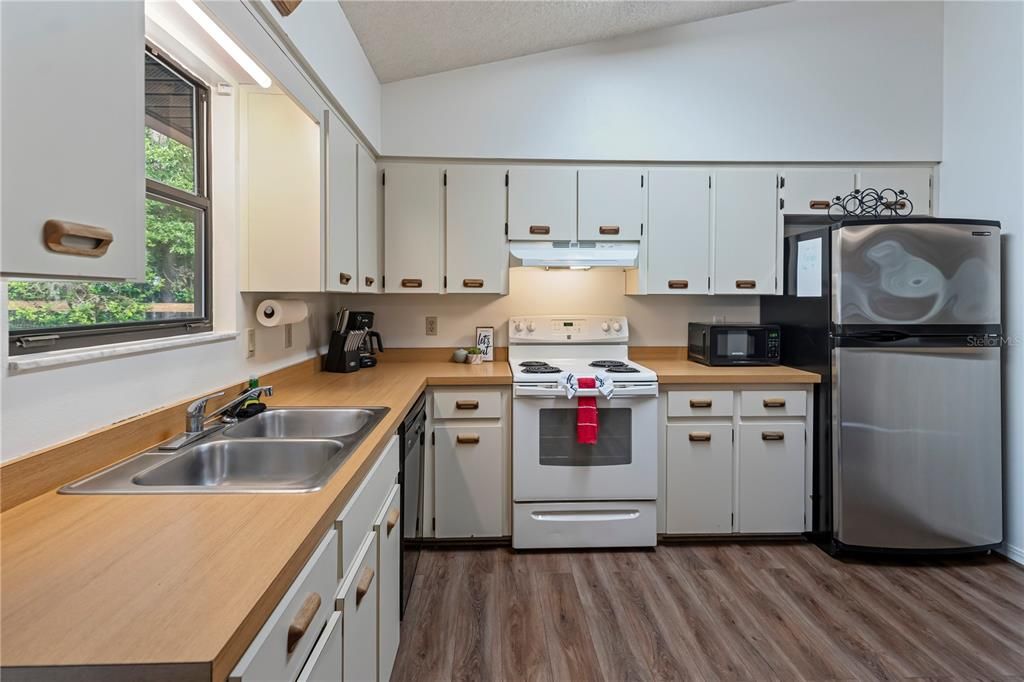 En Venta: $285,000 (3 camas, 2 baños, 1400 Pies cuadrados)