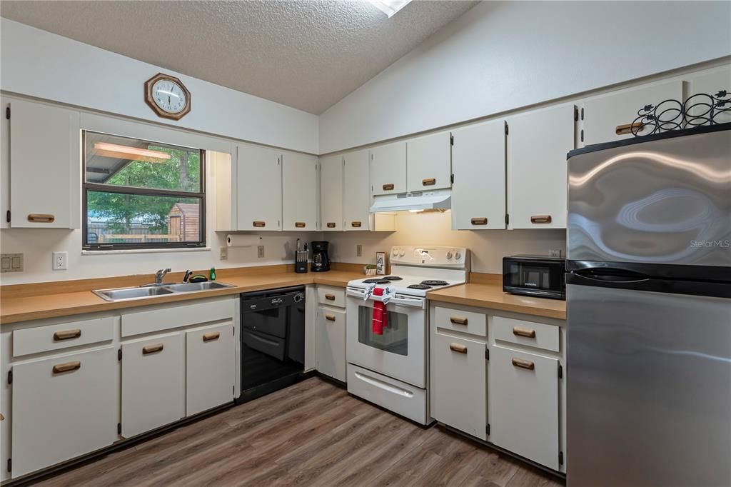 En Venta: $285,000 (3 camas, 2 baños, 1400 Pies cuadrados)