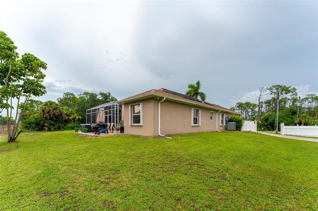 For Sale: $600,000 (3 beds, 2 baths, 2557 Square Feet)