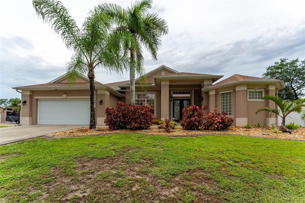 For Sale: $600,000 (3 beds, 2 baths, 2557 Square Feet)