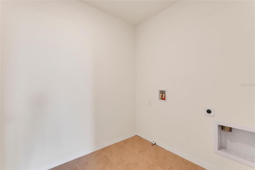 En Venta: $379,000 (5 camas, 3 baños, 2522 Pies cuadrados)