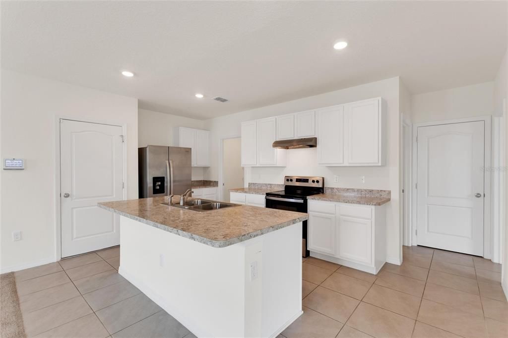 En Venta: $379,000 (5 camas, 3 baños, 2522 Pies cuadrados)