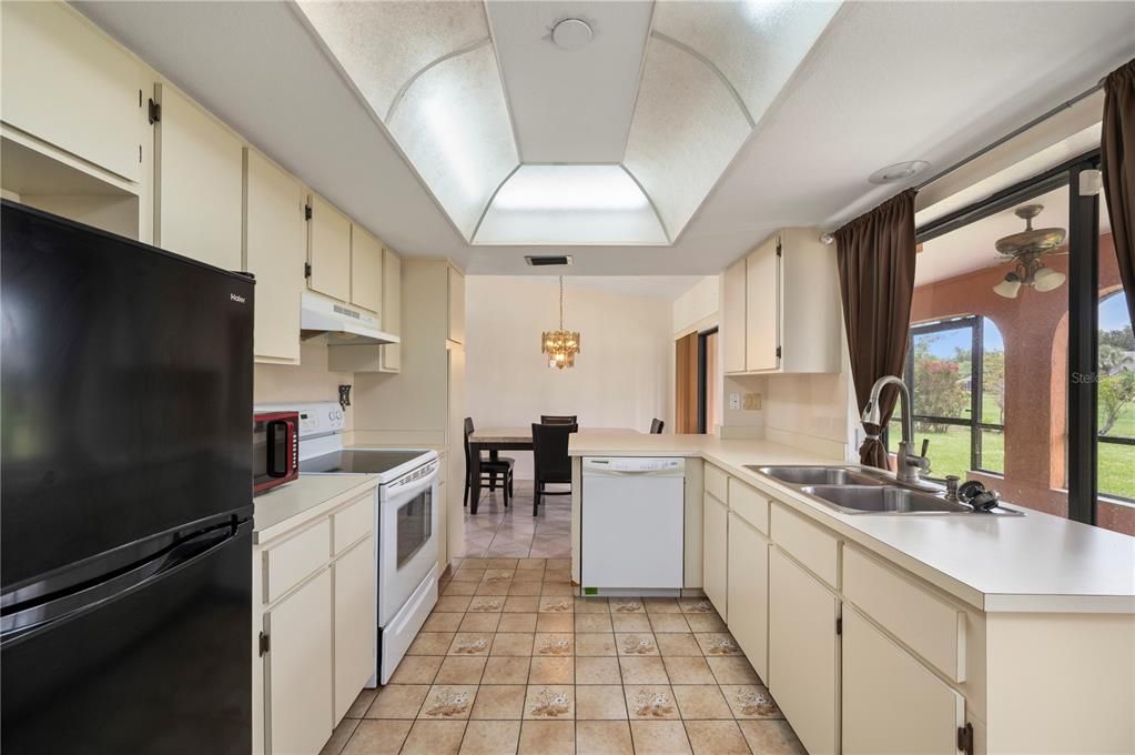 Activo con contrato: $229,000 (3 camas, 2 baños, 1466 Pies cuadrados)