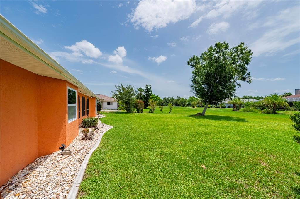 Activo con contrato: $229,000 (3 camas, 2 baños, 1466 Pies cuadrados)
