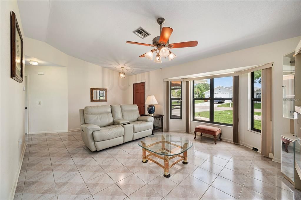 Activo con contrato: $229,000 (3 camas, 2 baños, 1466 Pies cuadrados)