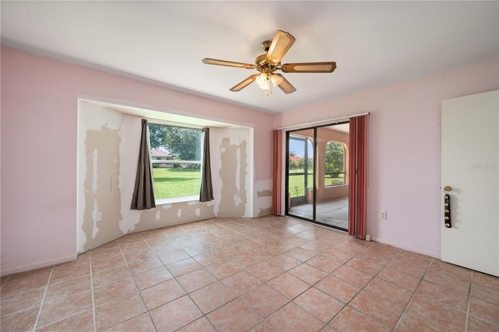 Activo con contrato: $229,000 (3 camas, 2 baños, 1466 Pies cuadrados)