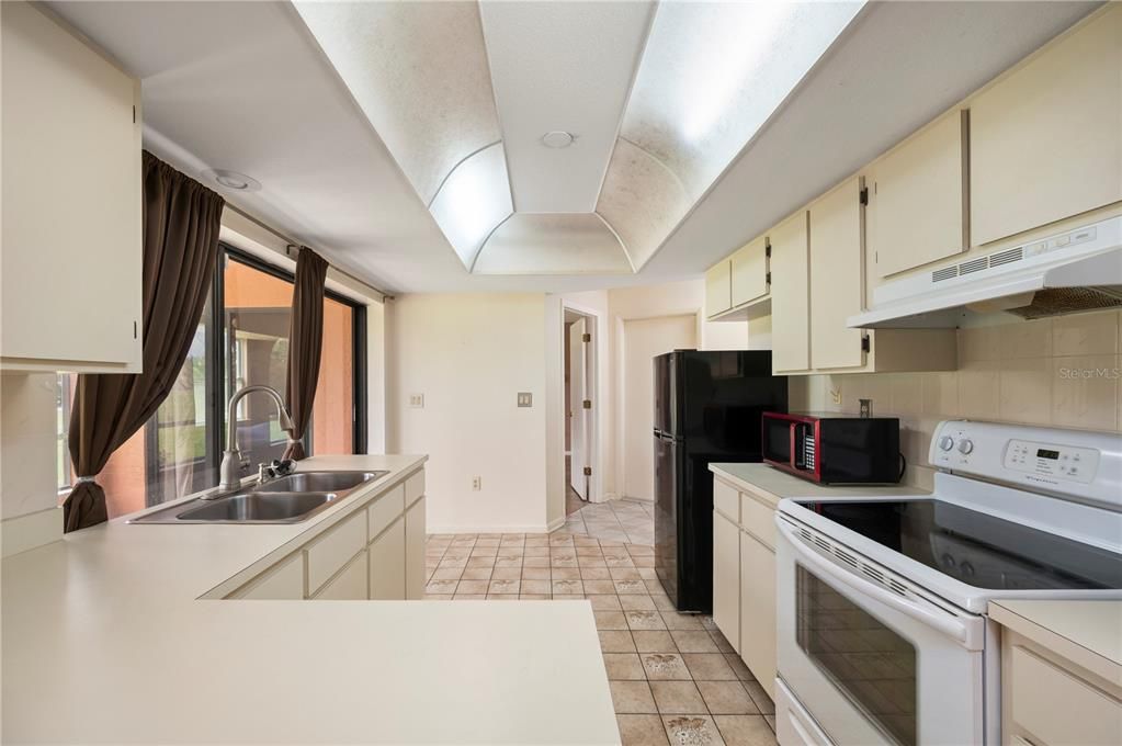 Activo con contrato: $229,000 (3 camas, 2 baños, 1466 Pies cuadrados)