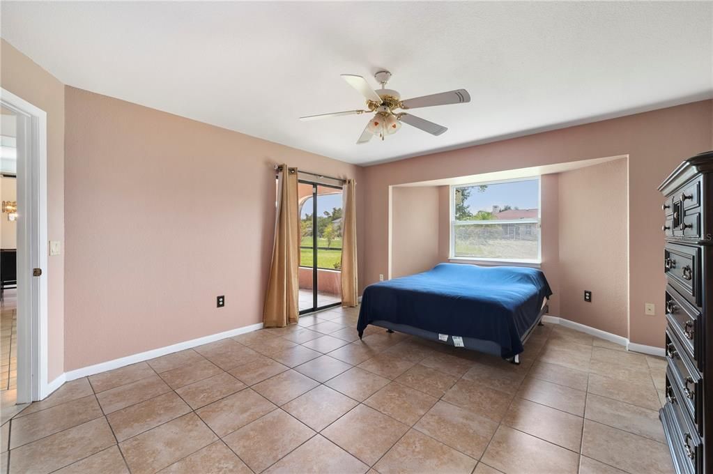 Activo con contrato: $229,000 (3 camas, 2 baños, 1466 Pies cuadrados)