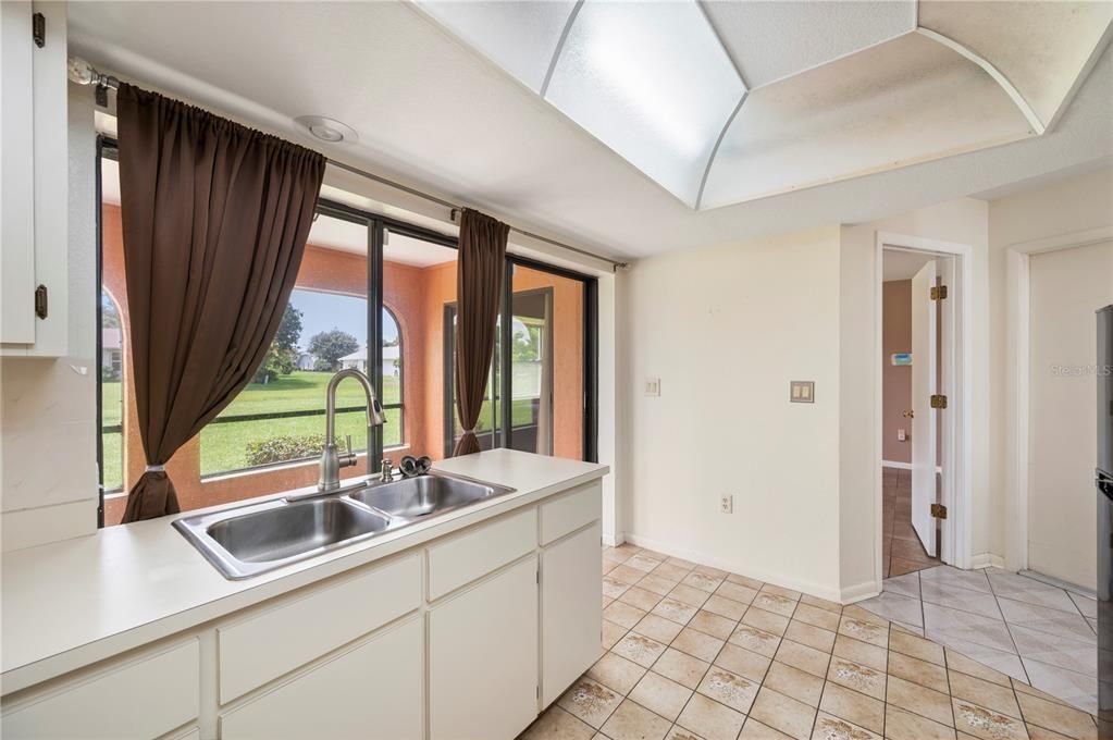 Activo con contrato: $229,000 (3 camas, 2 baños, 1466 Pies cuadrados)