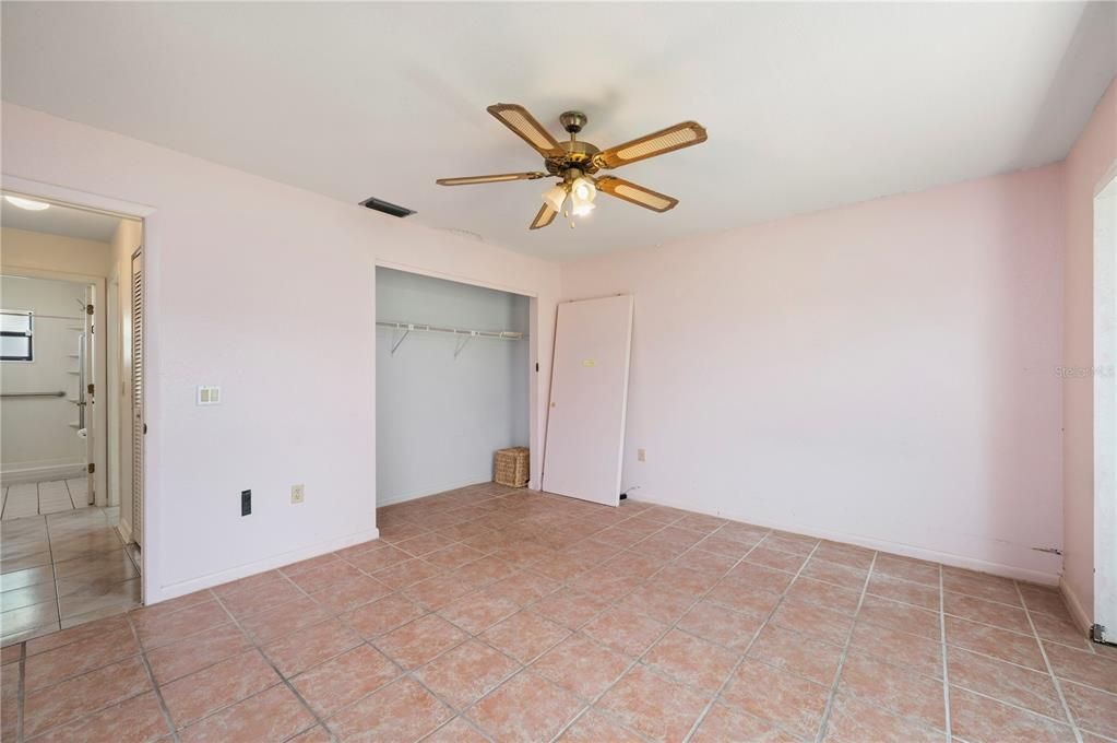 Activo con contrato: $229,000 (3 camas, 2 baños, 1466 Pies cuadrados)