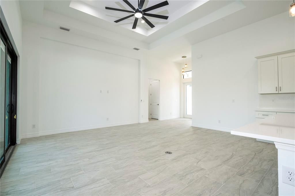 На продажу: $699,900 (4 спален, 2 ванн, 1985 Квадратных фут)