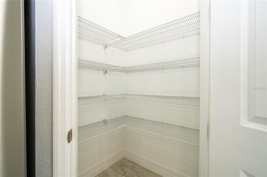 На продажу: $699,900 (4 спален, 2 ванн, 1985 Квадратных фут)