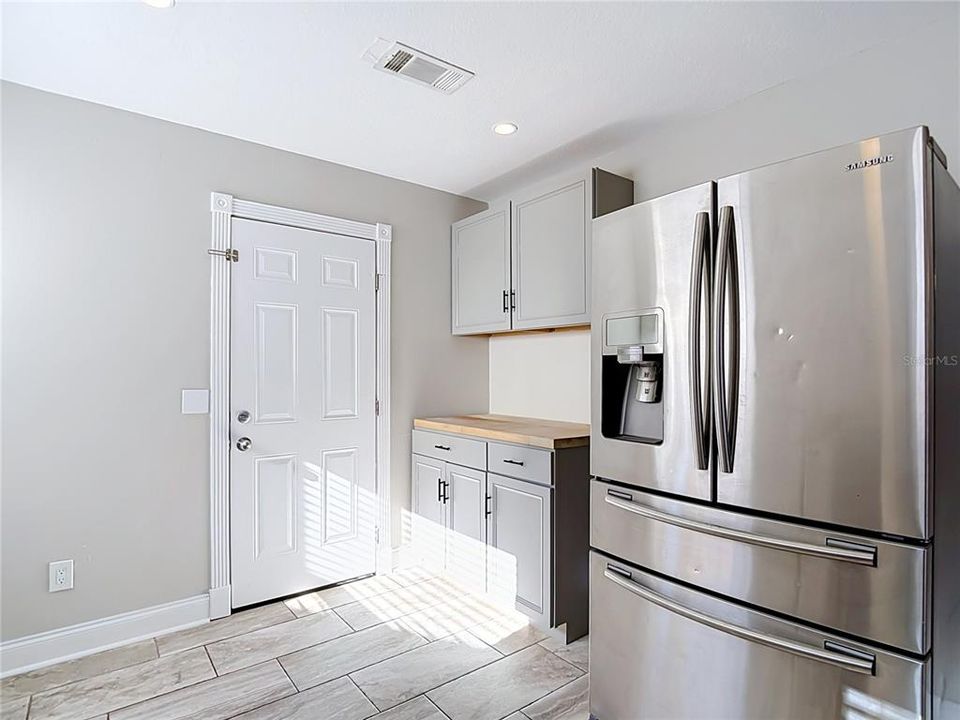En Venta: $345,000 (4 camas, 2 baños, 1496 Pies cuadrados)