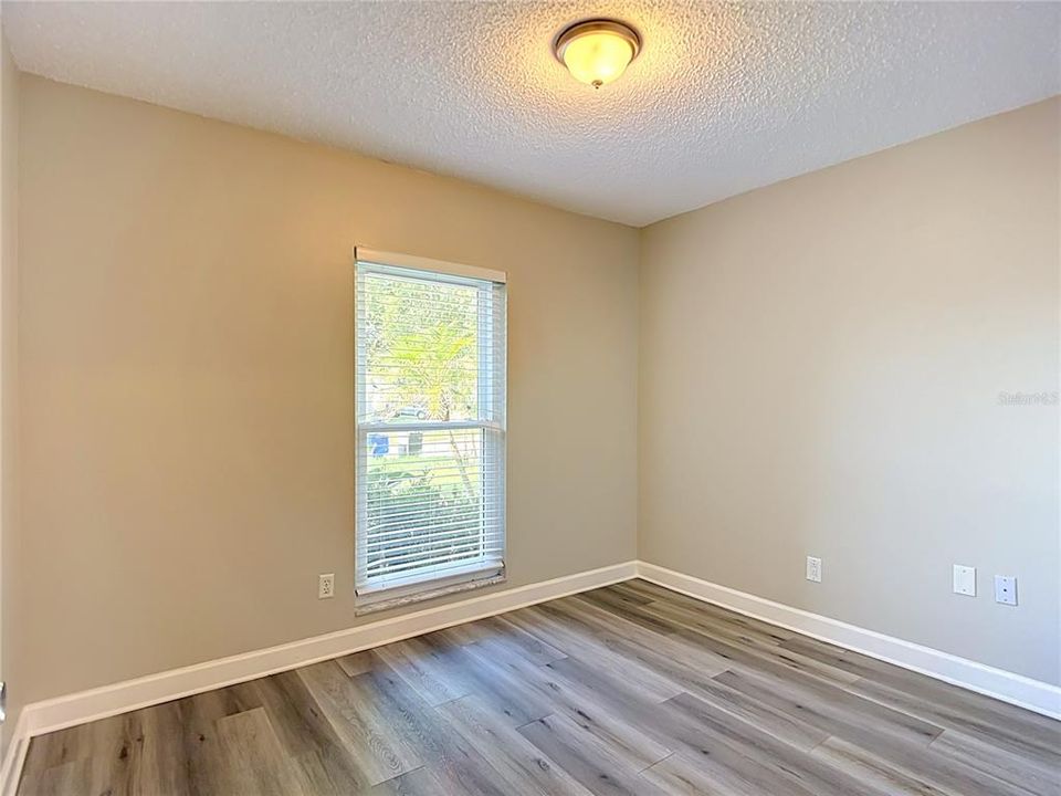 En Venta: $345,000 (4 camas, 2 baños, 1496 Pies cuadrados)