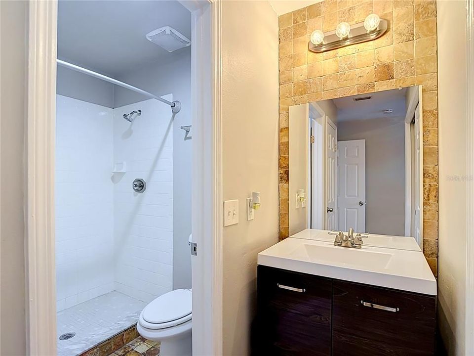 En Venta: $345,000 (4 camas, 2 baños, 1496 Pies cuadrados)