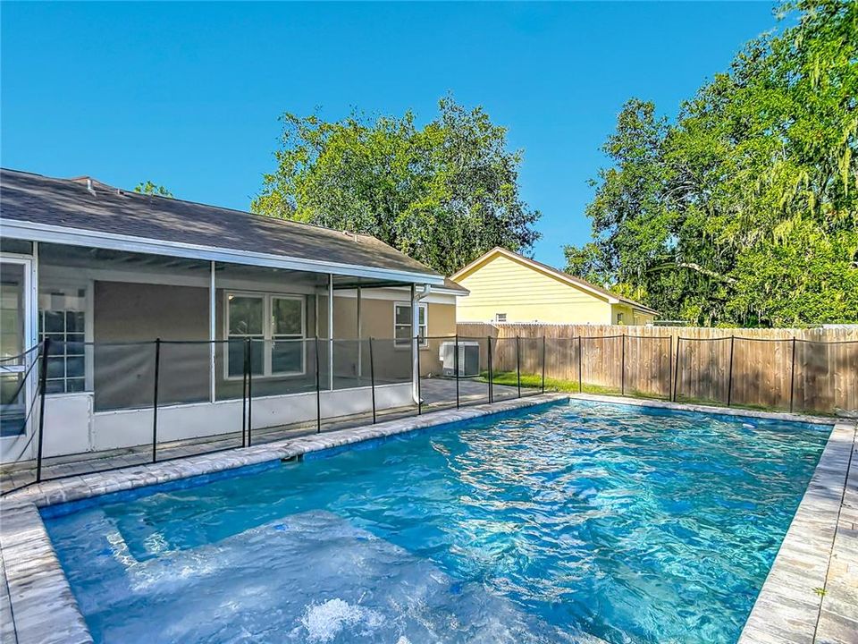 En Venta: $345,000 (4 camas, 2 baños, 1496 Pies cuadrados)