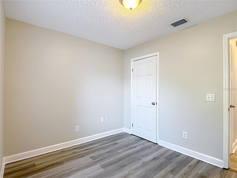 En Venta: $345,000 (4 camas, 2 baños, 1496 Pies cuadrados)