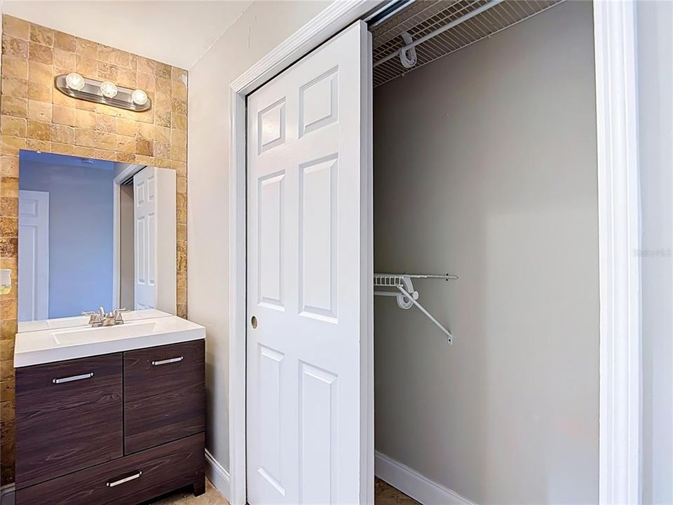 En Venta: $345,000 (4 camas, 2 baños, 1496 Pies cuadrados)