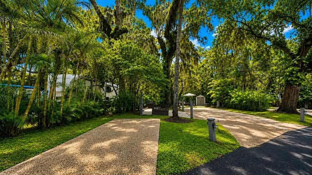 На продажу: $245,000 (0.09 acres)