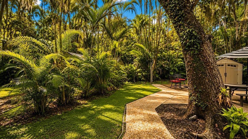 На продажу: $245,000 (0.09 acres)
