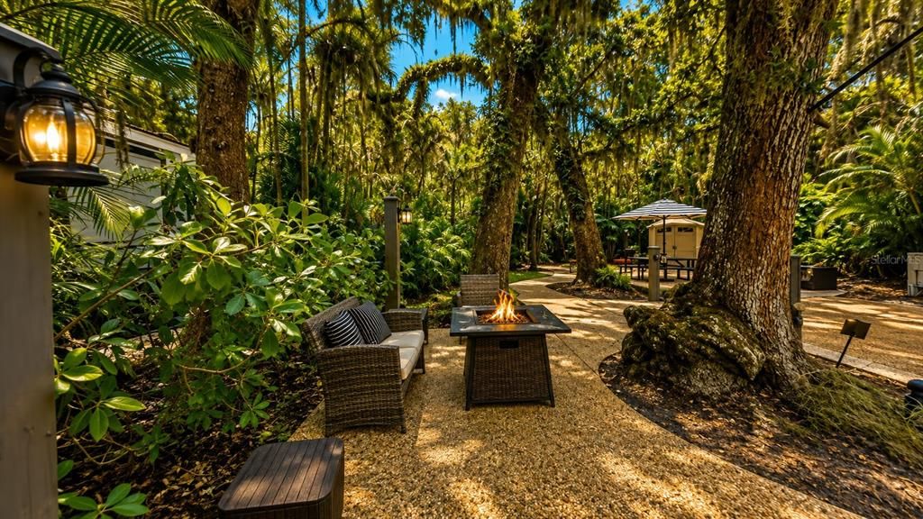На продажу: $245,000 (0.09 acres)