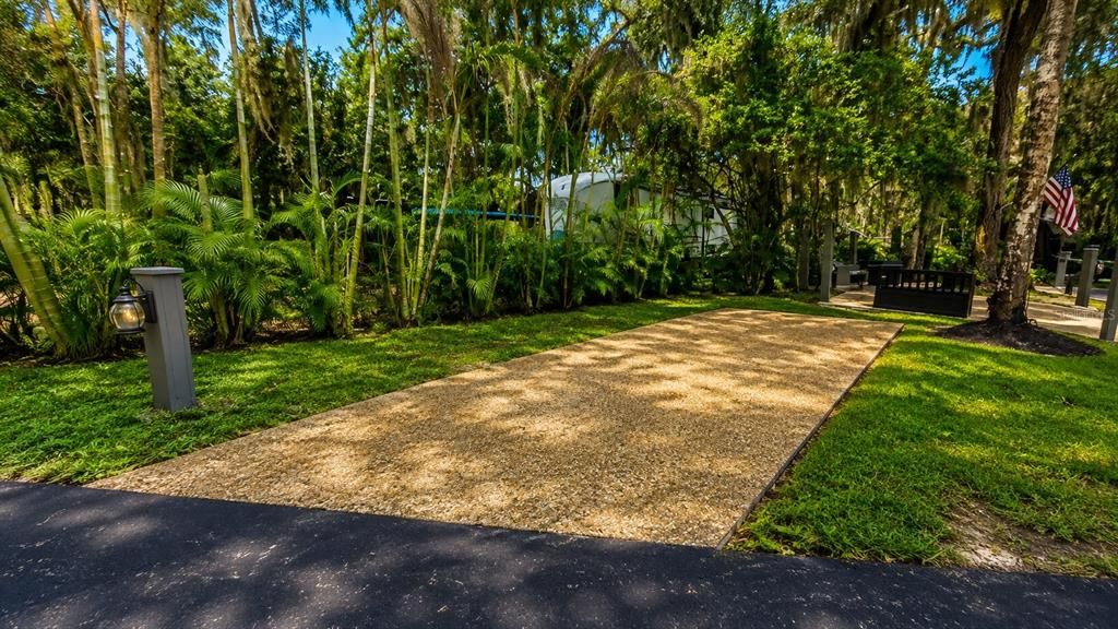 На продажу: $245,000 (0.09 acres)