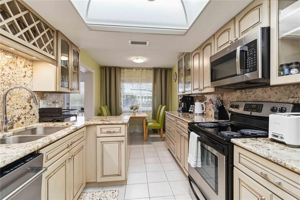 На продажу: $619,000 (3 спален, 2 ванн, 1994 Квадратных фут)