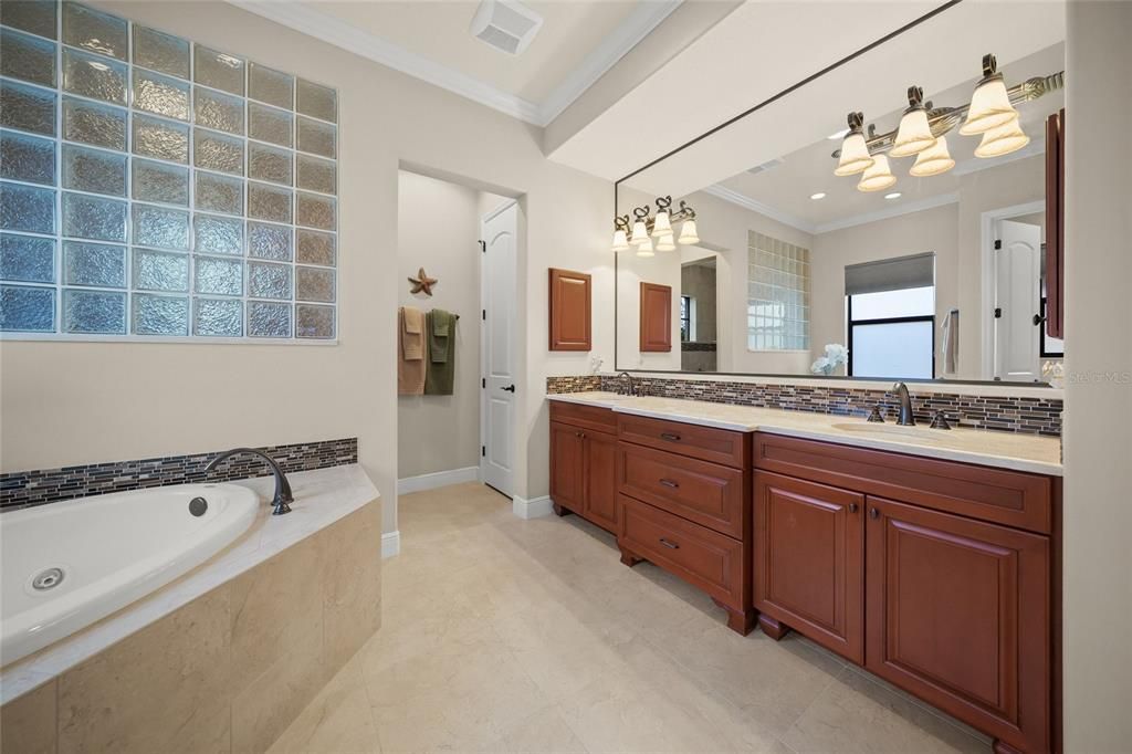 For Sale: $2,400,000 (3 beds, 3 baths, 2730 Square Feet)