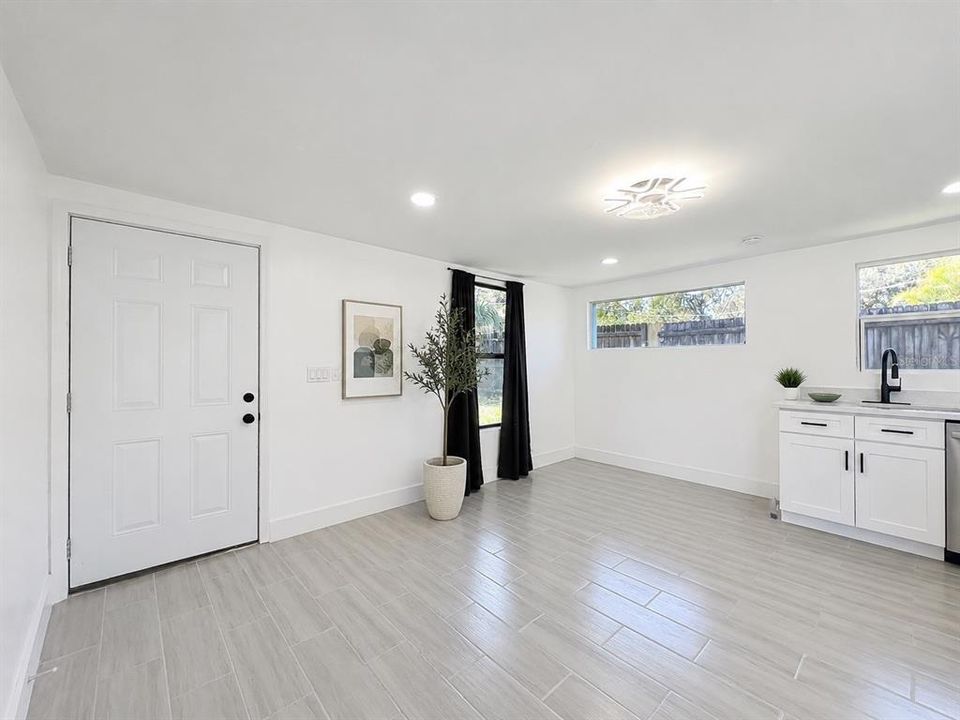 В аренду: $1,850 (1 спален, 1 ванн, 812 Квадратных фут)