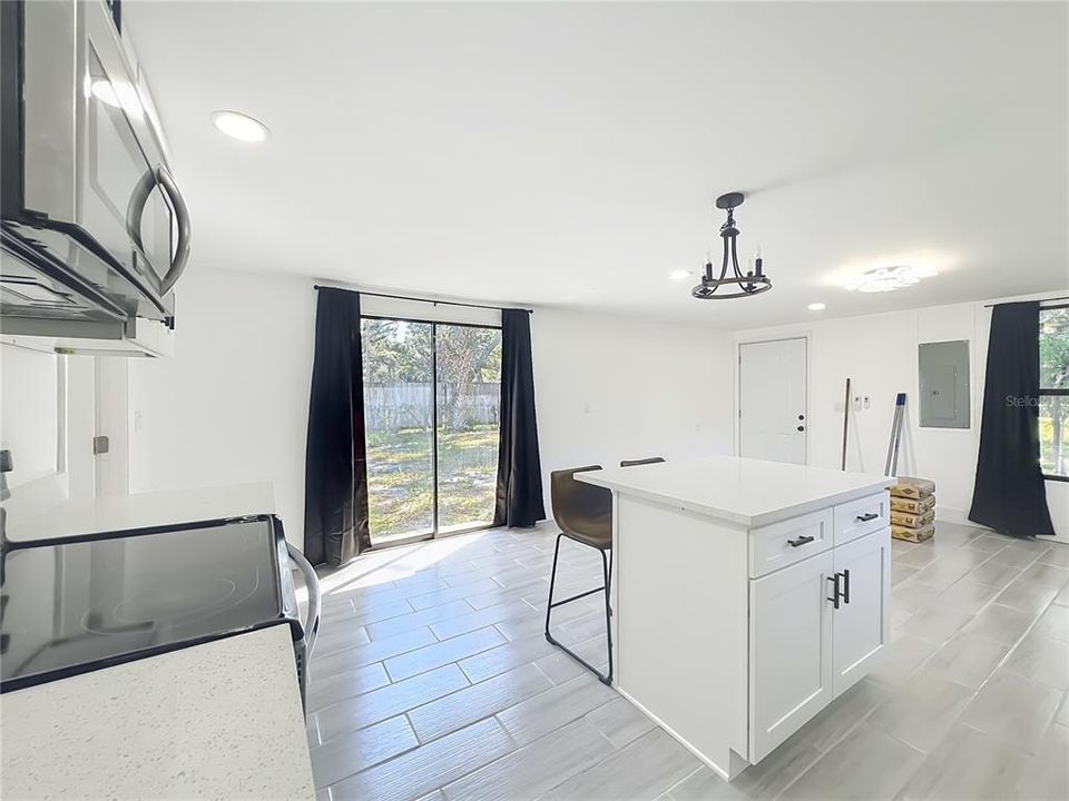 В аренду: $1,850 (1 спален, 1 ванн, 812 Квадратных фут)