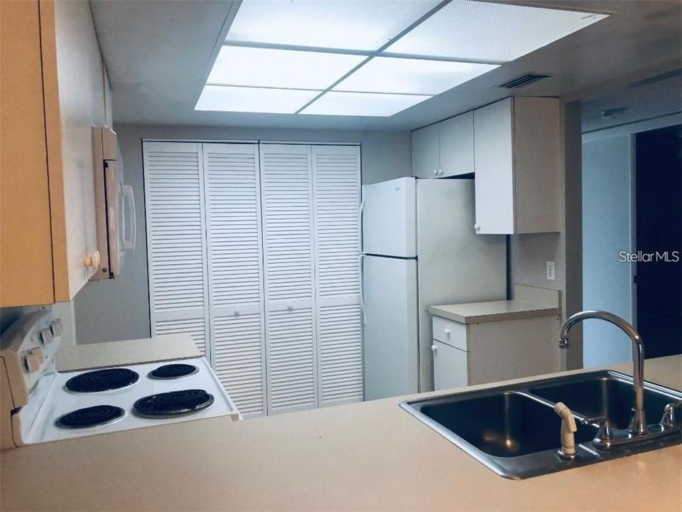 В аренду: $1,495 (2 спален, 2 ванн, 948 Квадратных фут)