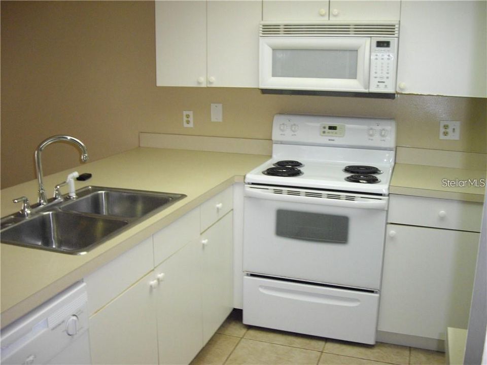 В аренду: $1,495 (2 спален, 2 ванн, 948 Квадратных фут)