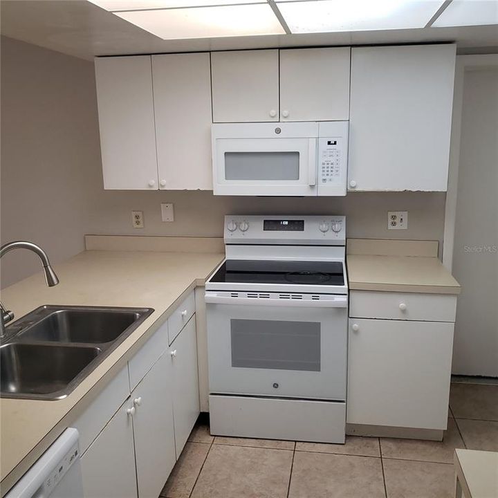 В аренду: $1,495 (2 спален, 2 ванн, 948 Квадратных фут)