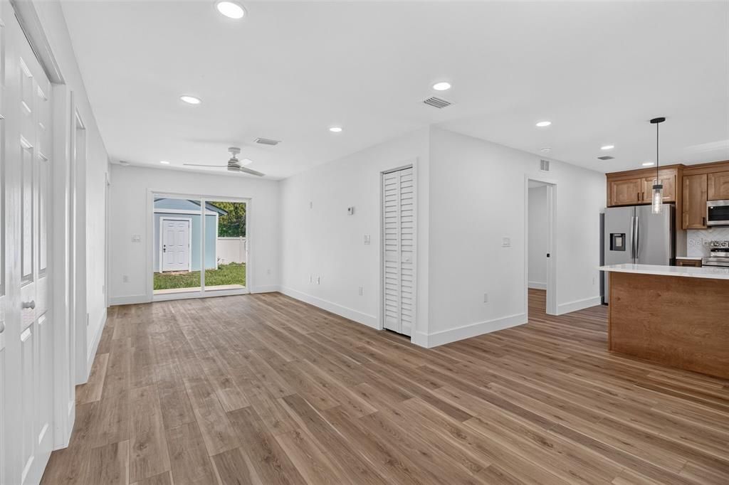 На продажу: $399,900 (3 спален, 2 ванн, 1188 Квадратных фут)