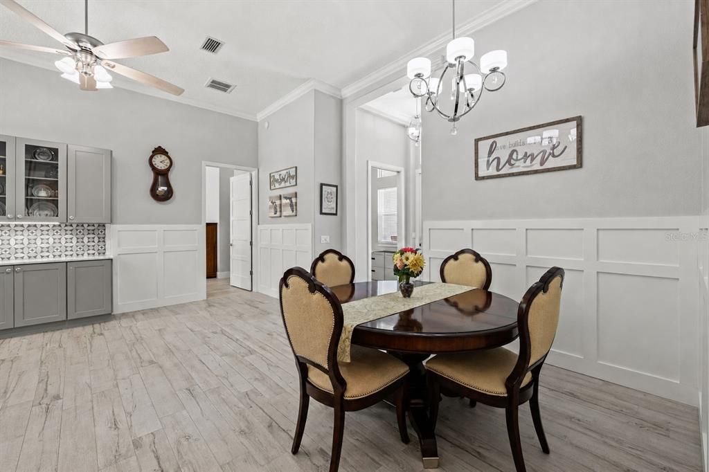 En Venta: $685,000 (4 camas, 3 baños, 2354 Pies cuadrados)