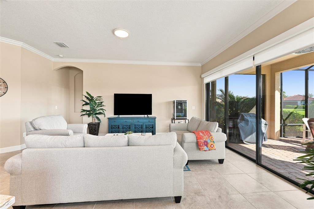 For Sale: $589,000 (3 beds, 3 baths, 2071 Square Feet)