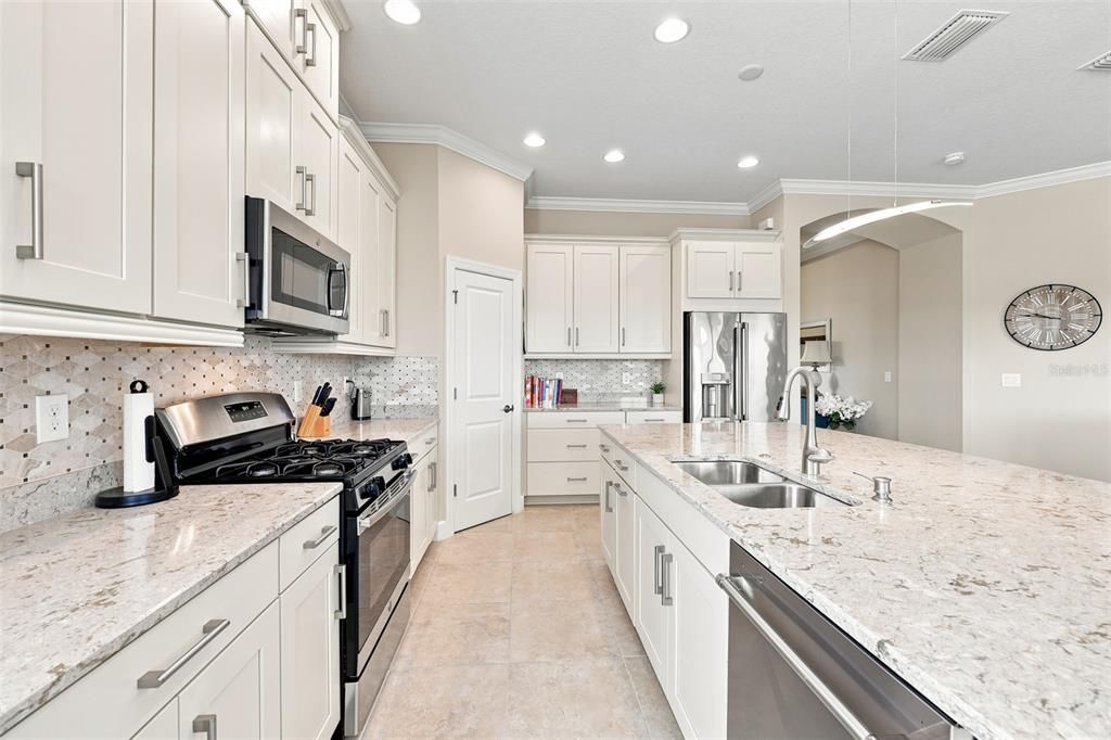 For Sale: $589,000 (3 beds, 3 baths, 2071 Square Feet)