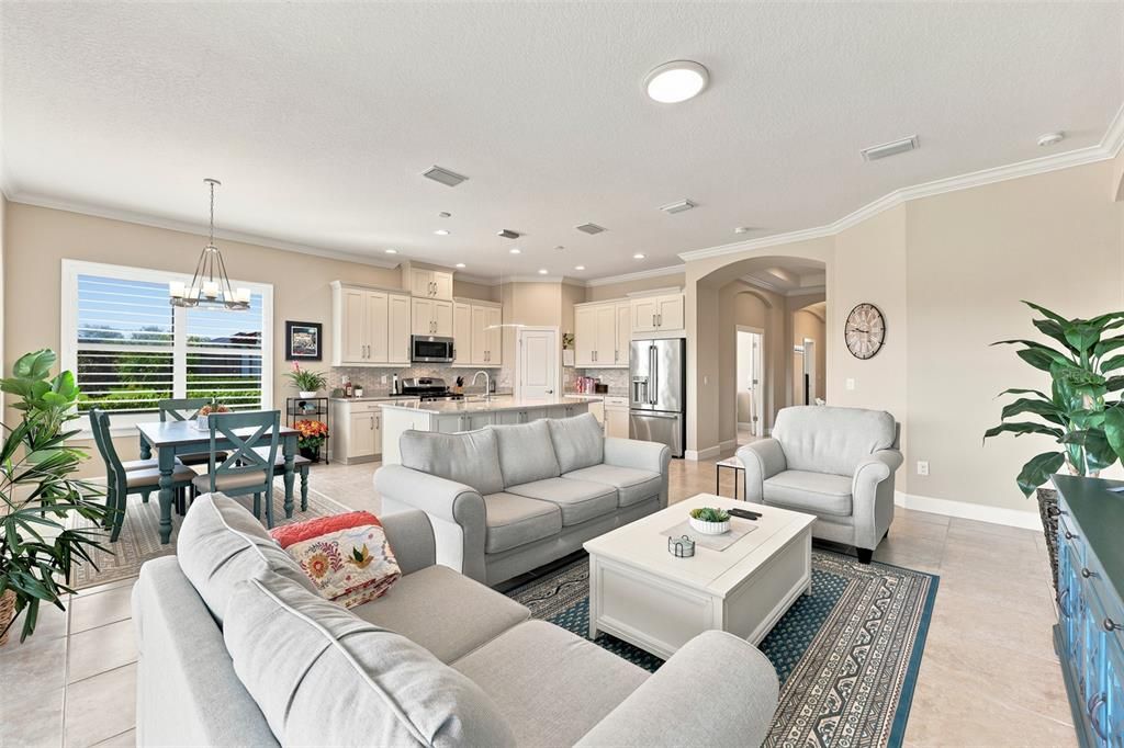 For Sale: $589,000 (3 beds, 3 baths, 2071 Square Feet)